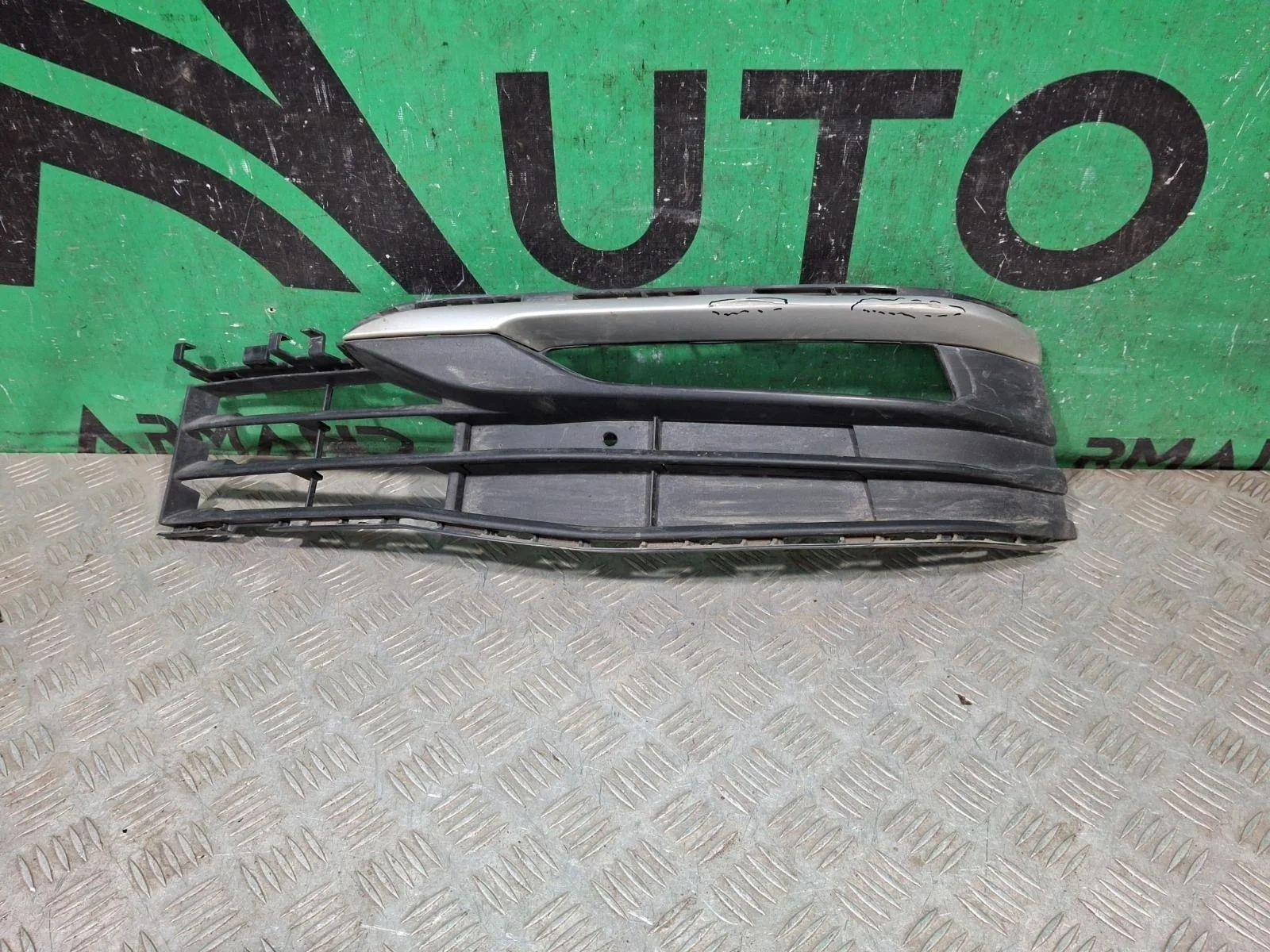 Решетка бампера BMW 5 series 2016-2020 51117385261 G30 G31, передняя левая