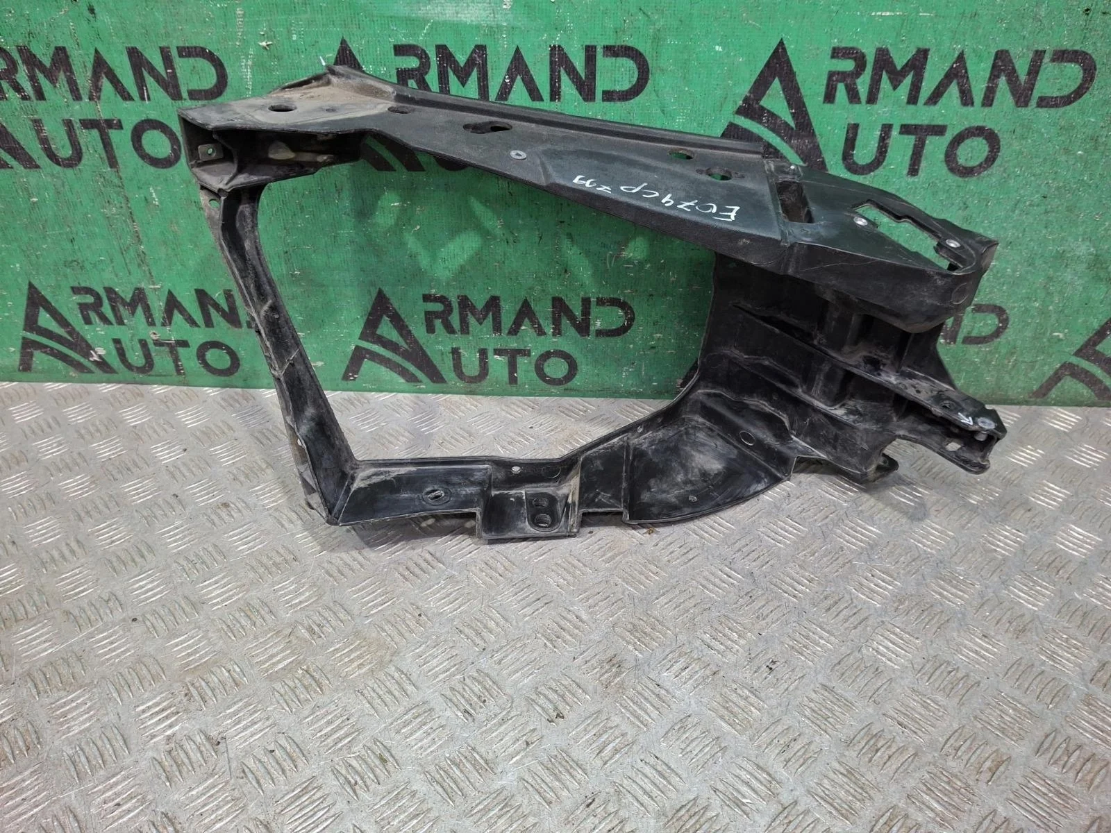 Кронштейн фары Mercedes S-Class 2013-2017 A2226200291 W222, правый