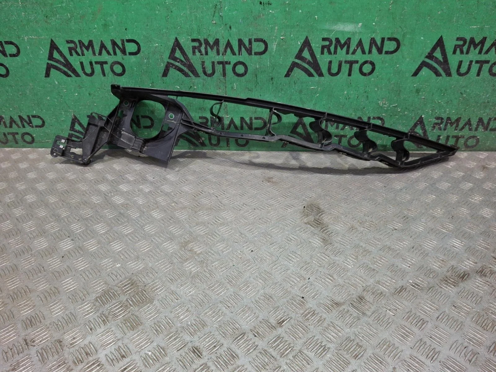 Кронштейн крыла BMW X5 2006-2013 51657157989 E70, передний левый