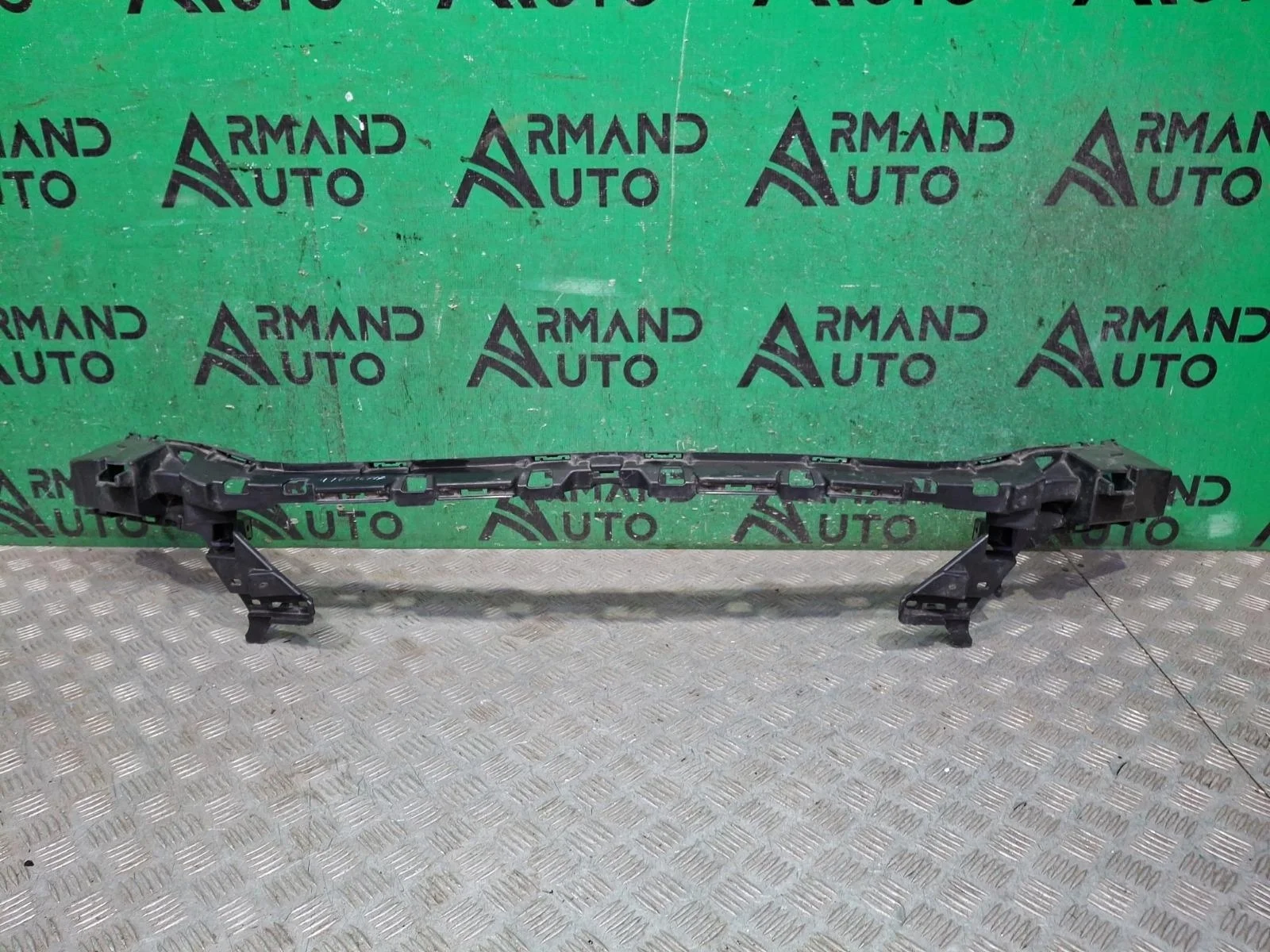 Кронштейн бампера нижний Mercedes C-Class 2014-2018 A2058853365 W205, передний