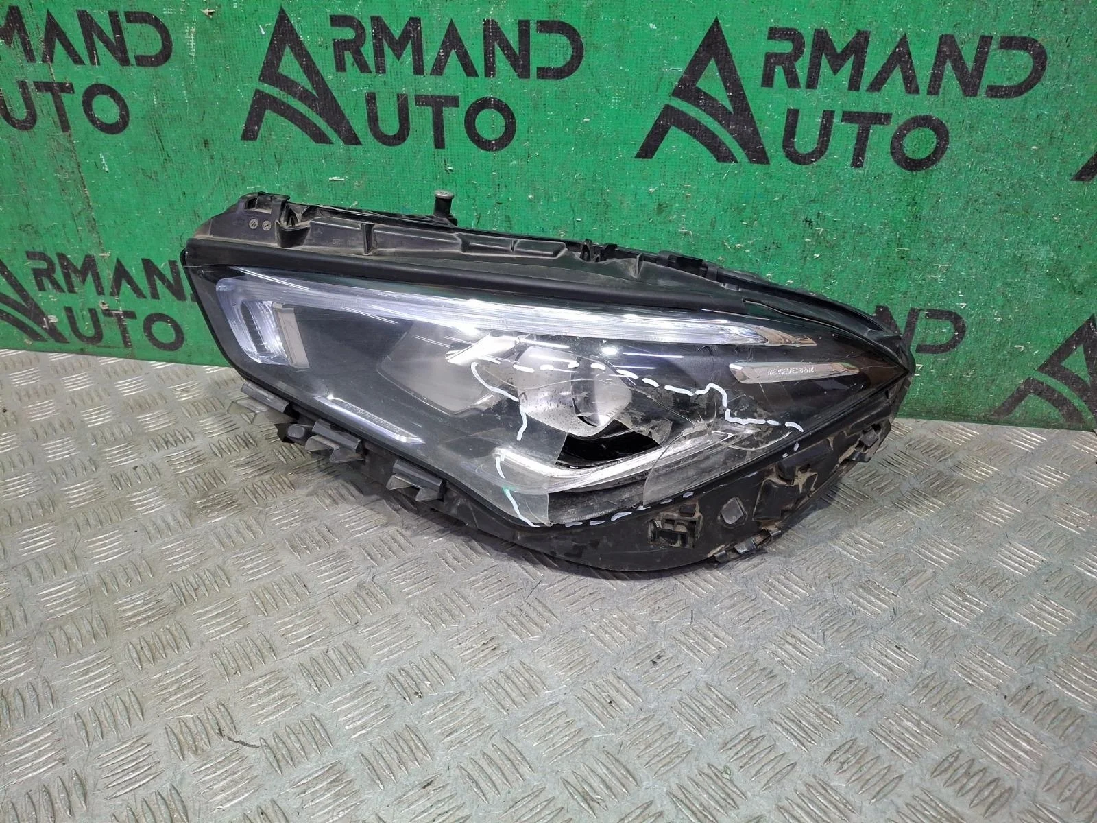 Фара Mercedes CLA-Class 2019-2025 A1189063900 C118, левая