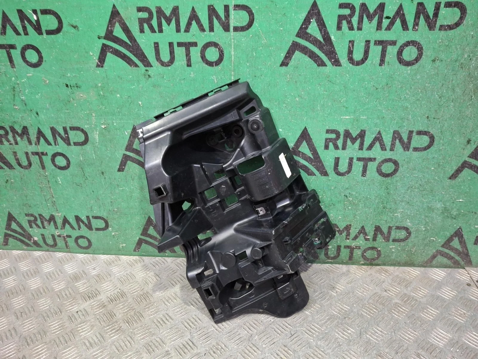 Кронштейн бампера BMW X6 2019-2023 51128069962 G06, задний правый