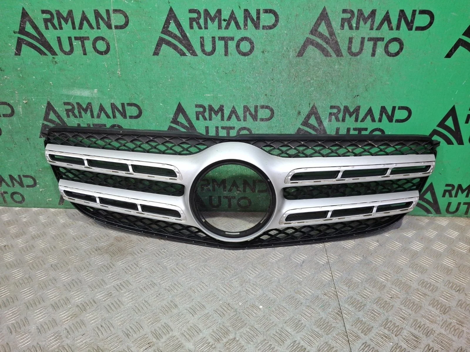 Решетка радиатора Mercedes GL GLS-Class 2015-2019 A1668880460 X166