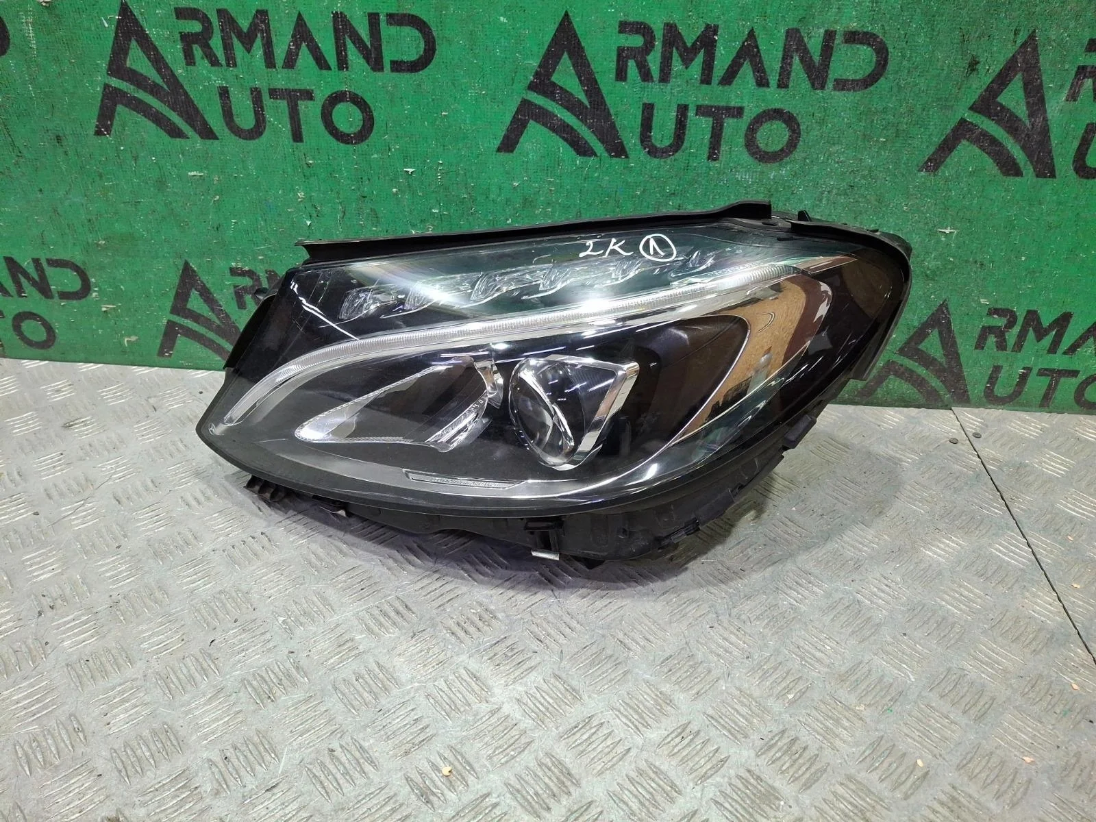 Фара Mercedes C-Class 2014-2018 A2059067303 W205, левая