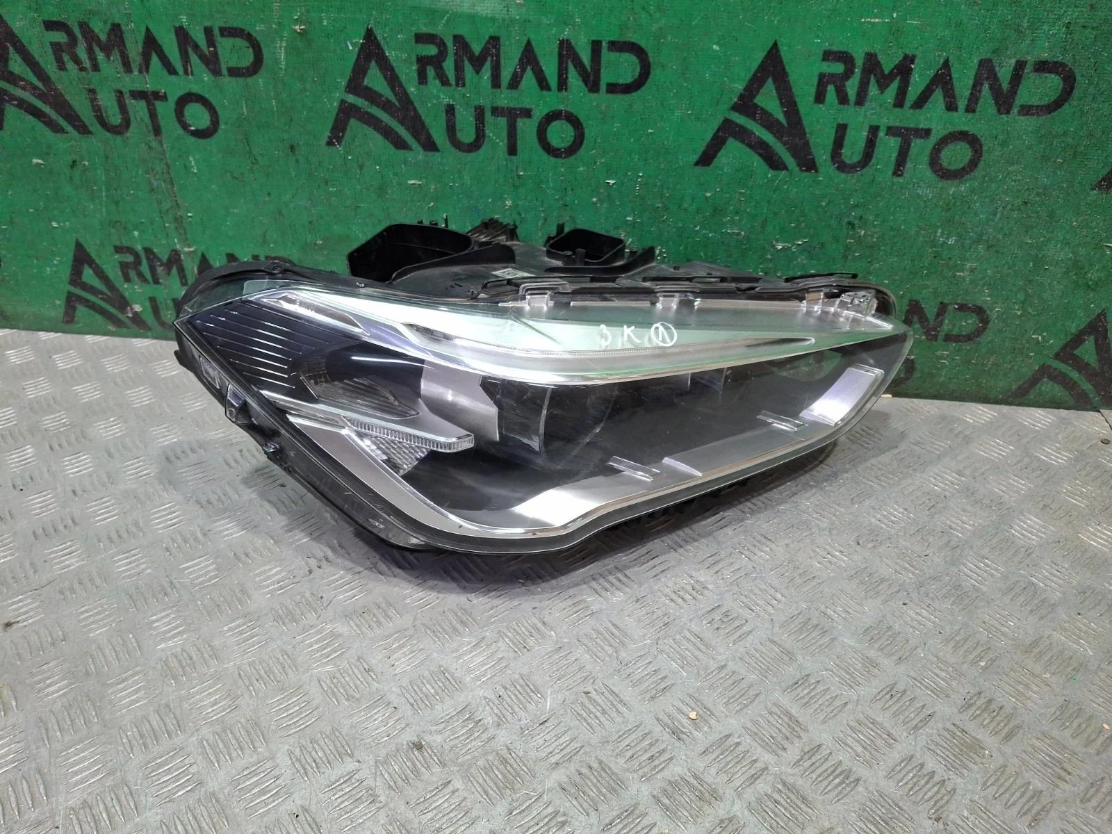 Фара BMW X1 2015-2019 63117436462 F48, правая