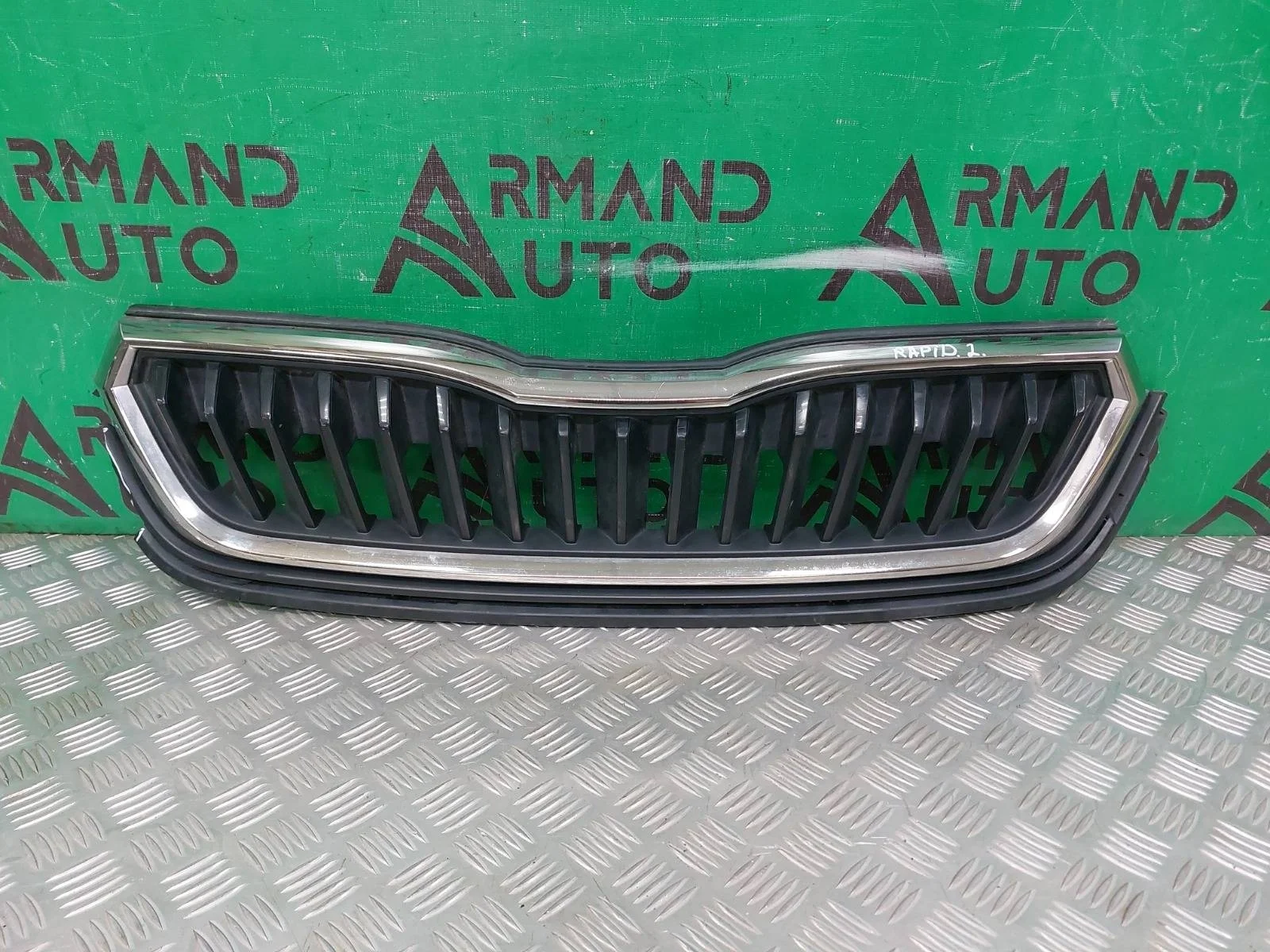 Решетка радиатора SKODA RAPID 2020-2023 60U8536689B9 2