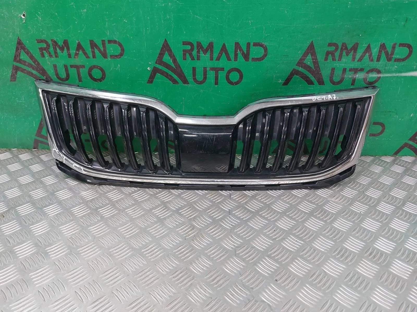 Решетка радиатора Skoda Octavia 2017-2020 5E0853653C041 3 A7 (5E)
