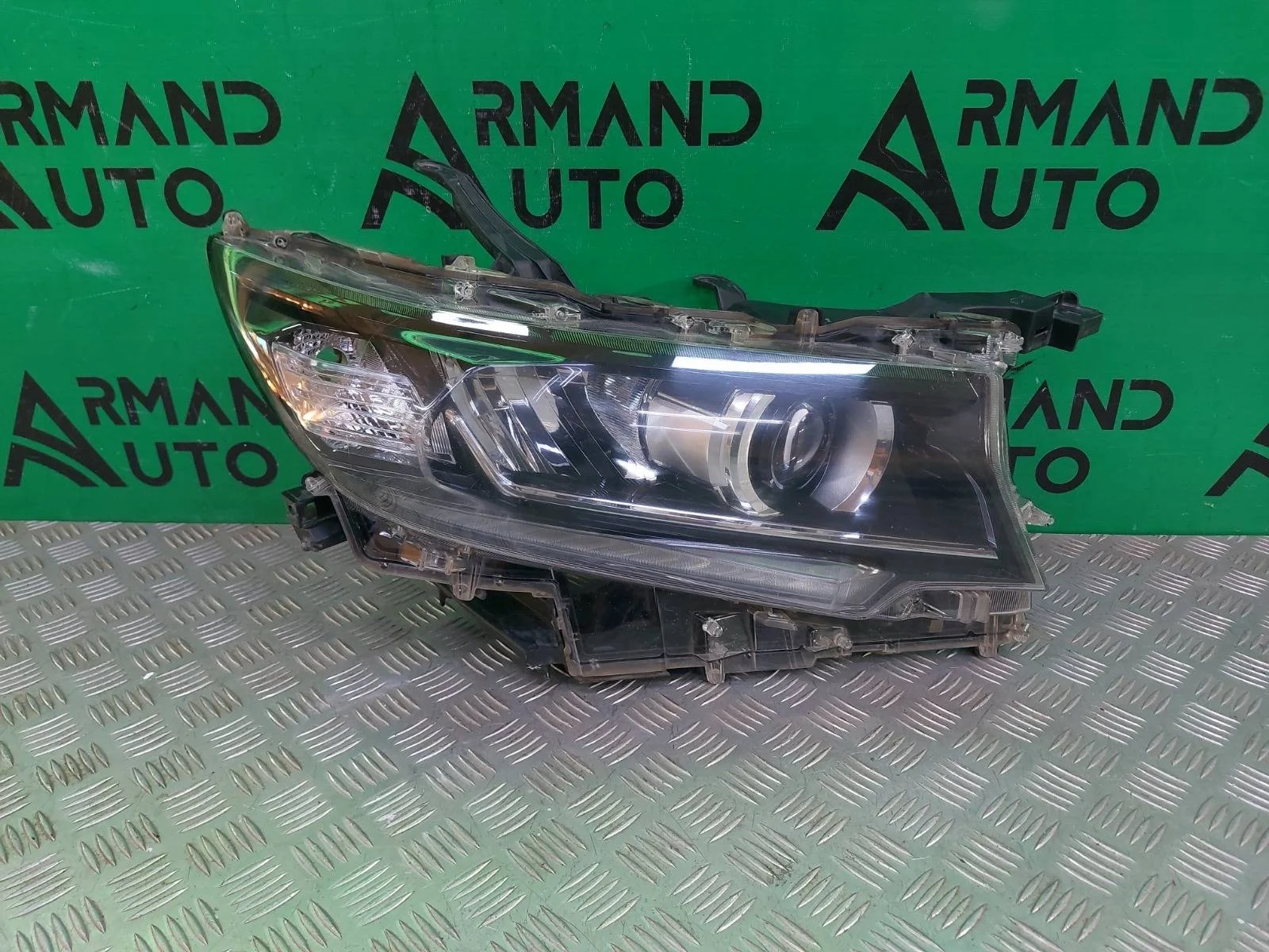 Фара Toyota Land Cruiser Prado 2017-2024 8114560N20 150, правая