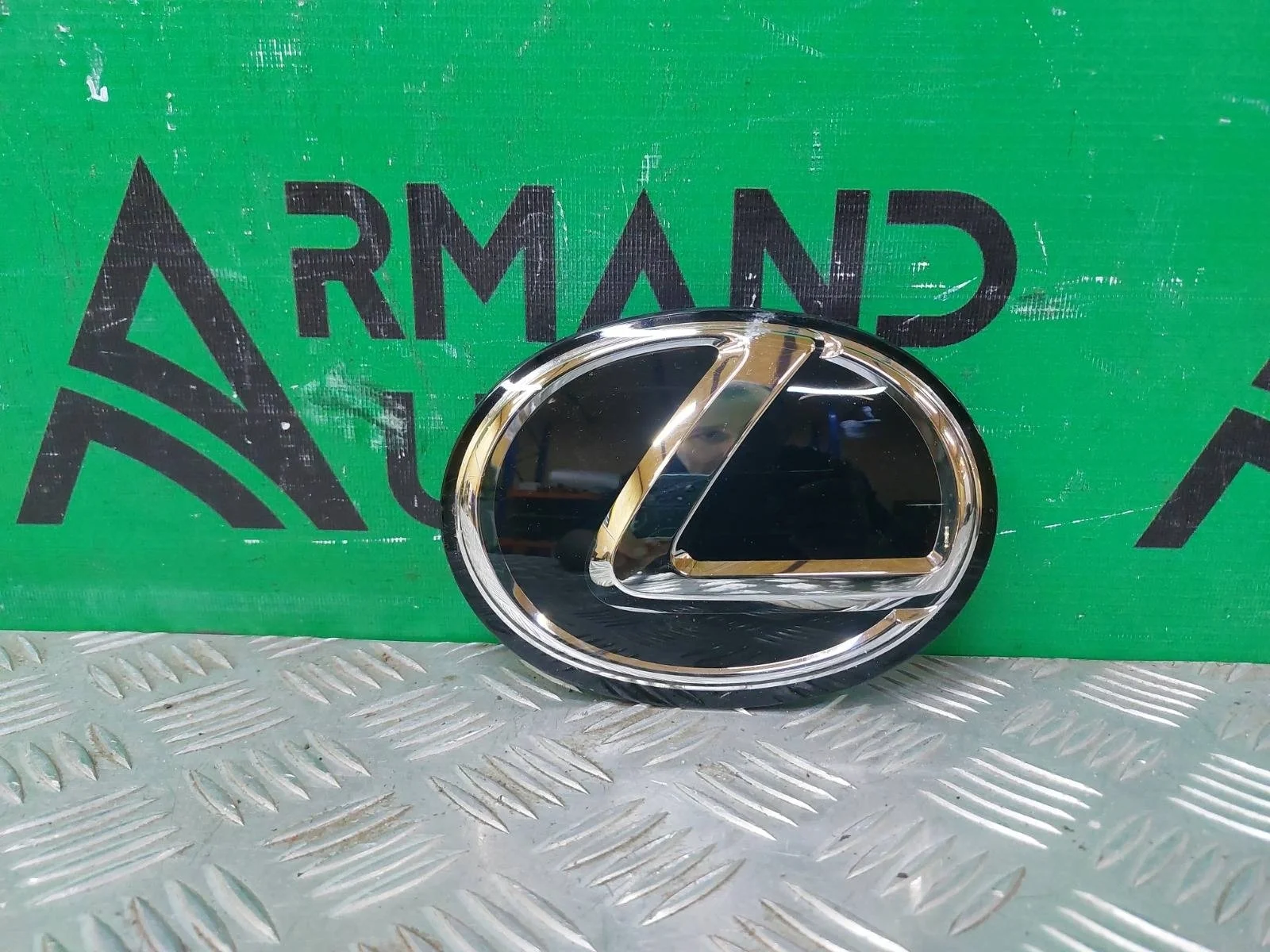 Эмблема Lexus LS 2006-2017 9097502117 4, передняя