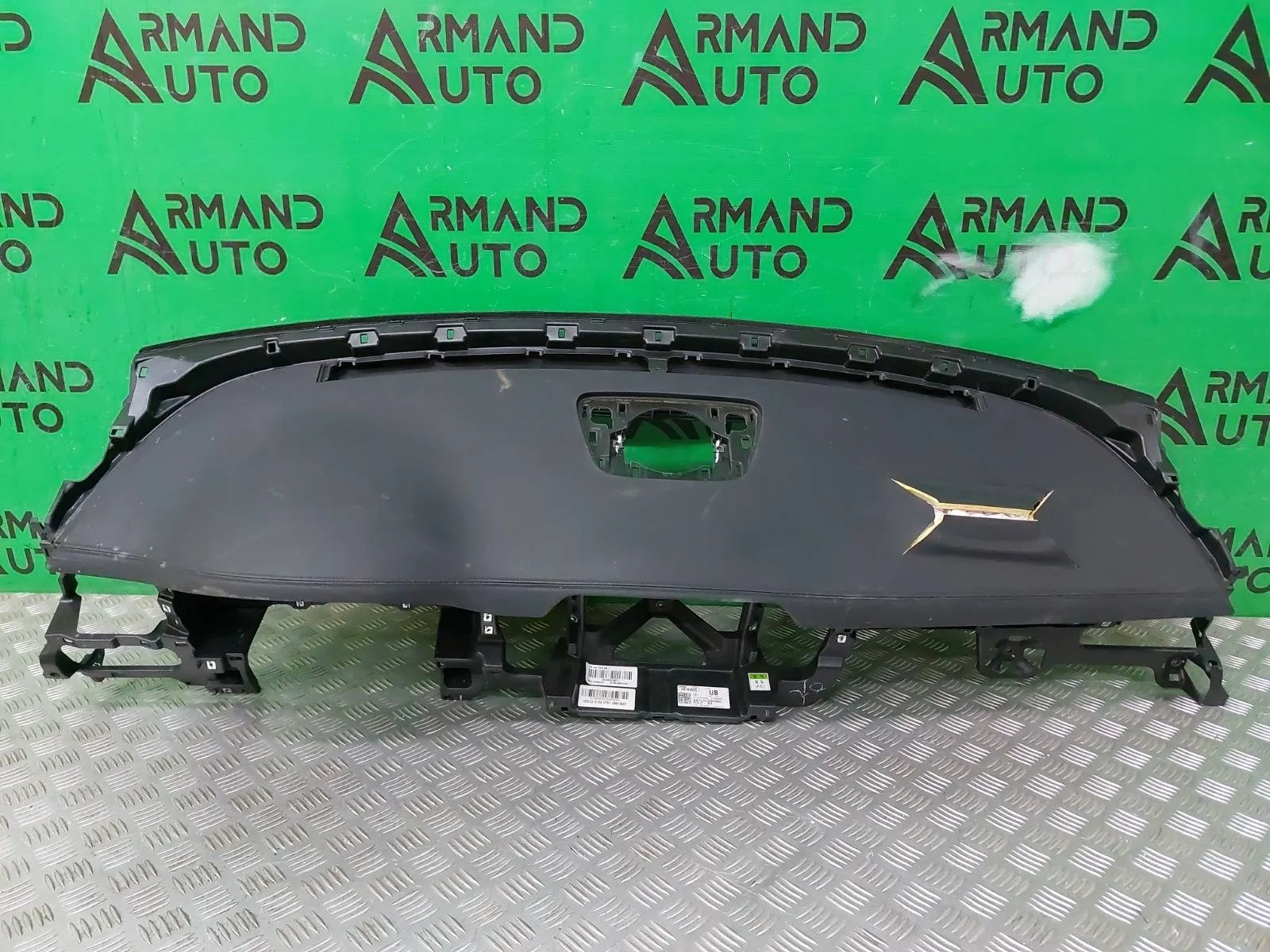 Торпедо KIA Sorento 2014-2020 84710C5000WK 3 PRIME UM