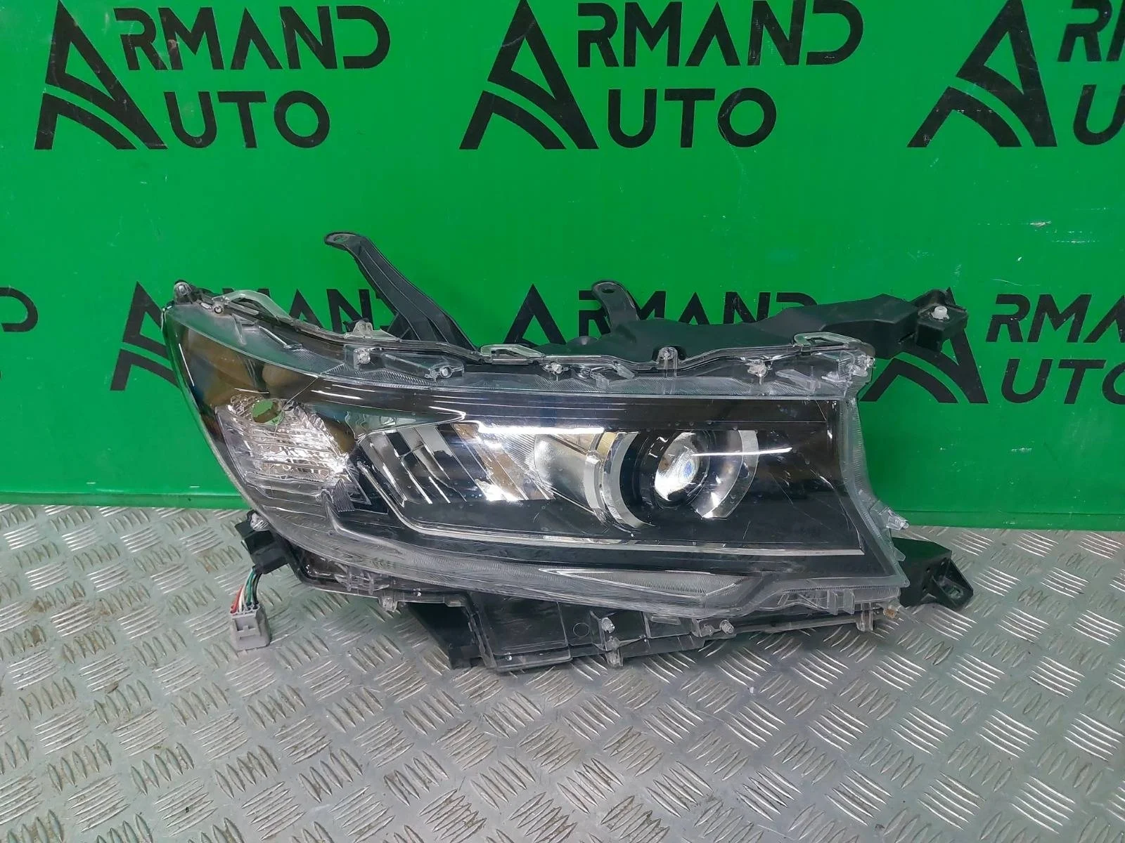 Фара Toyota Land Cruiser Prado 2017-2024 8114560N20 150, правая