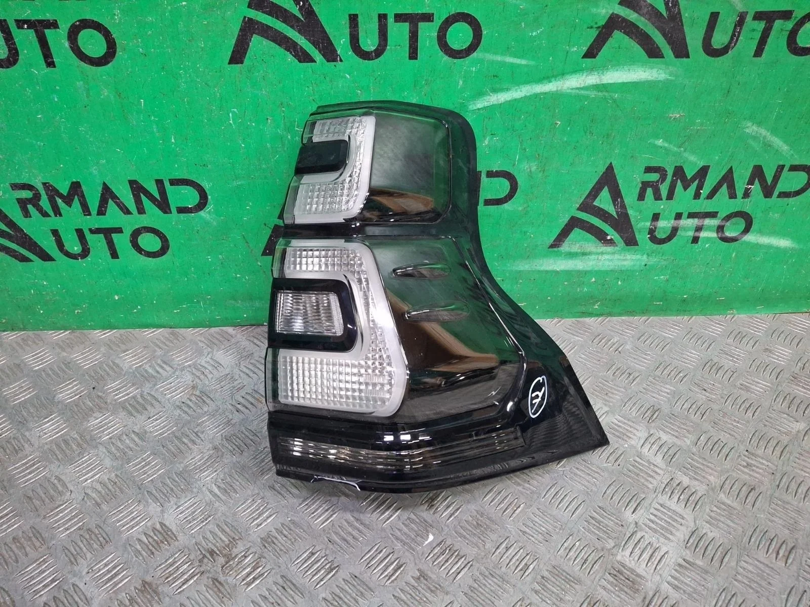 Фонарь Toyota Land Cruiser Prado 2017-2024 81551WQ010 150, правый