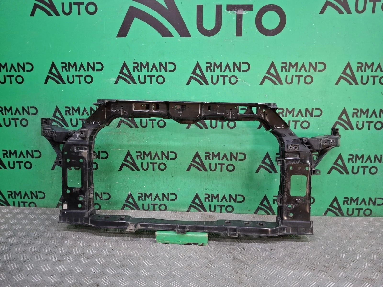 Панель передняя (суппорт радиатора) KIA Soul 2013-2019 64101B2000 2 PS