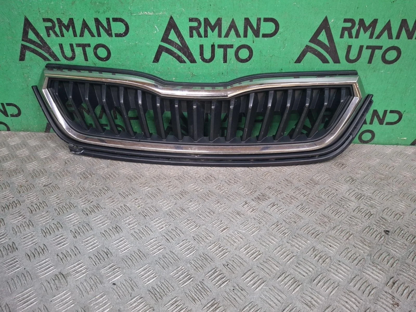 Решетка радиатора Skoda Rapid 2020-2023 60U8536689B9 2