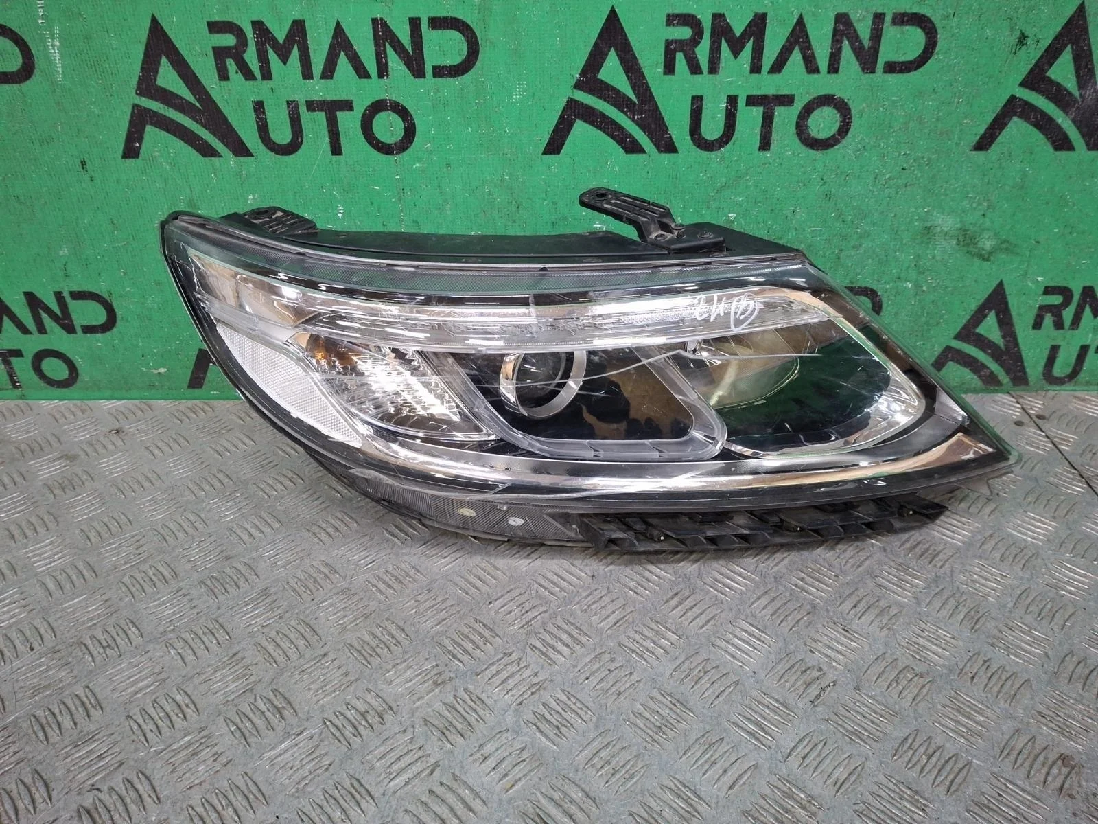 Фара KIA Sorento 2012-2019 921022P550 2 XM, правая