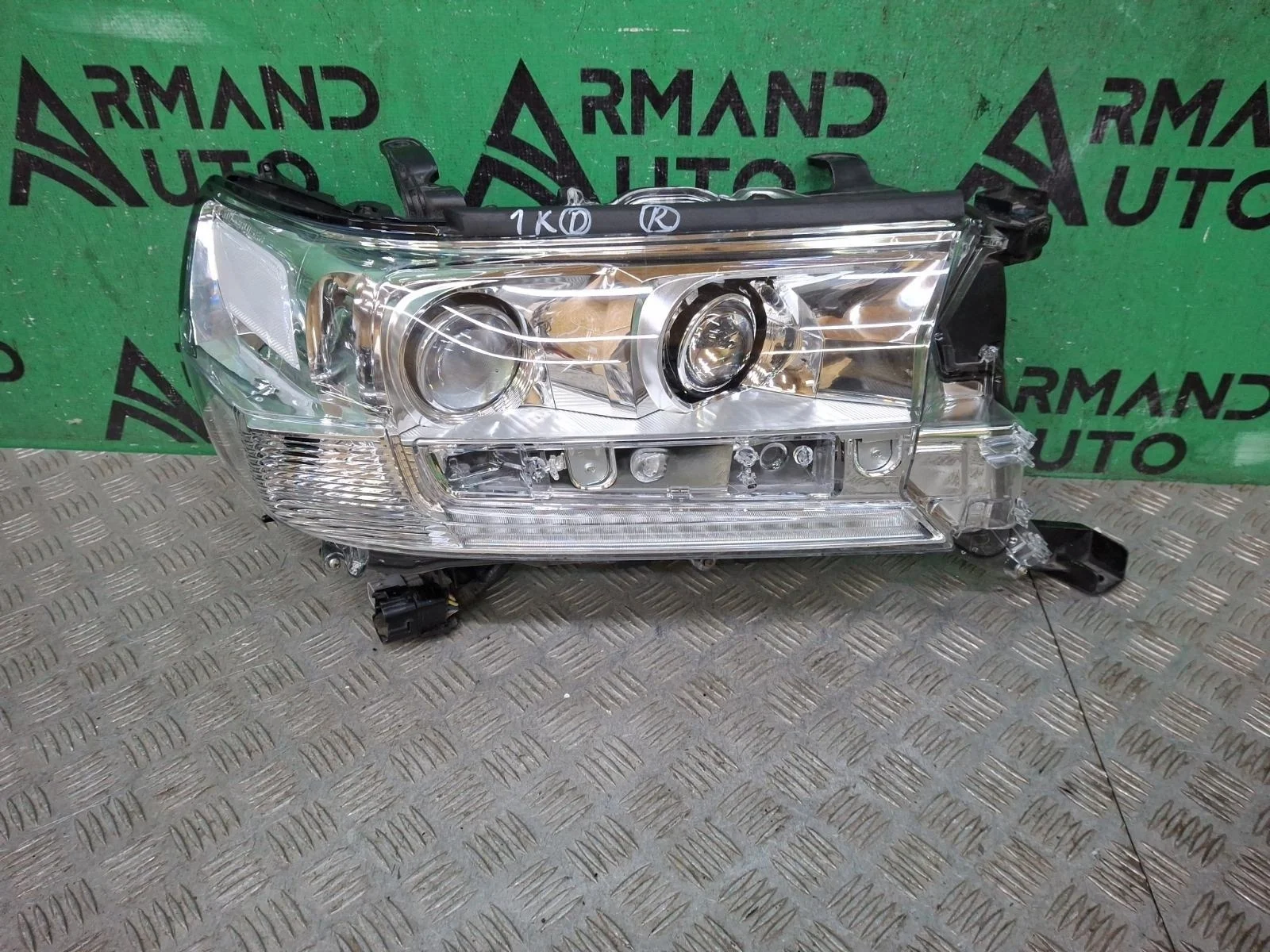 Фара Toyota Land Cruiser 2015-2021 8110560K12 200, правая