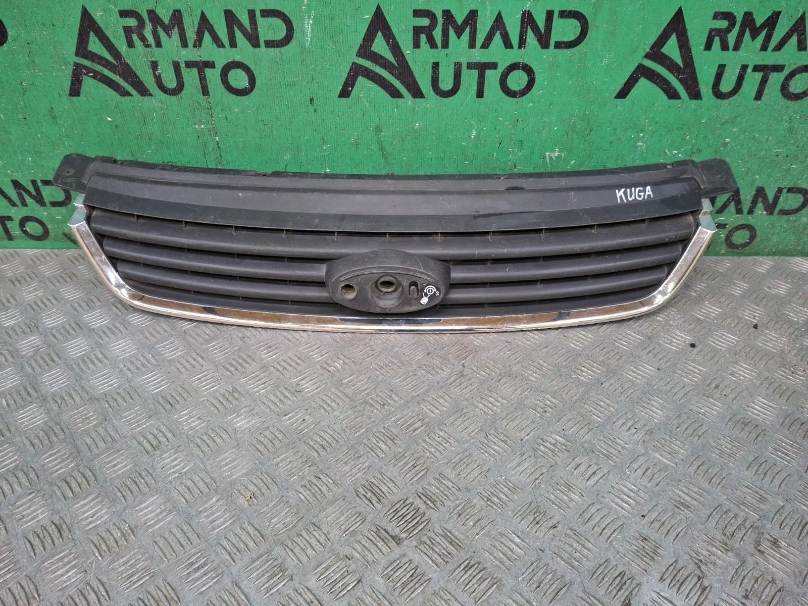 Решетка радиатора Ford Kuga 2008-2012 1497839 1