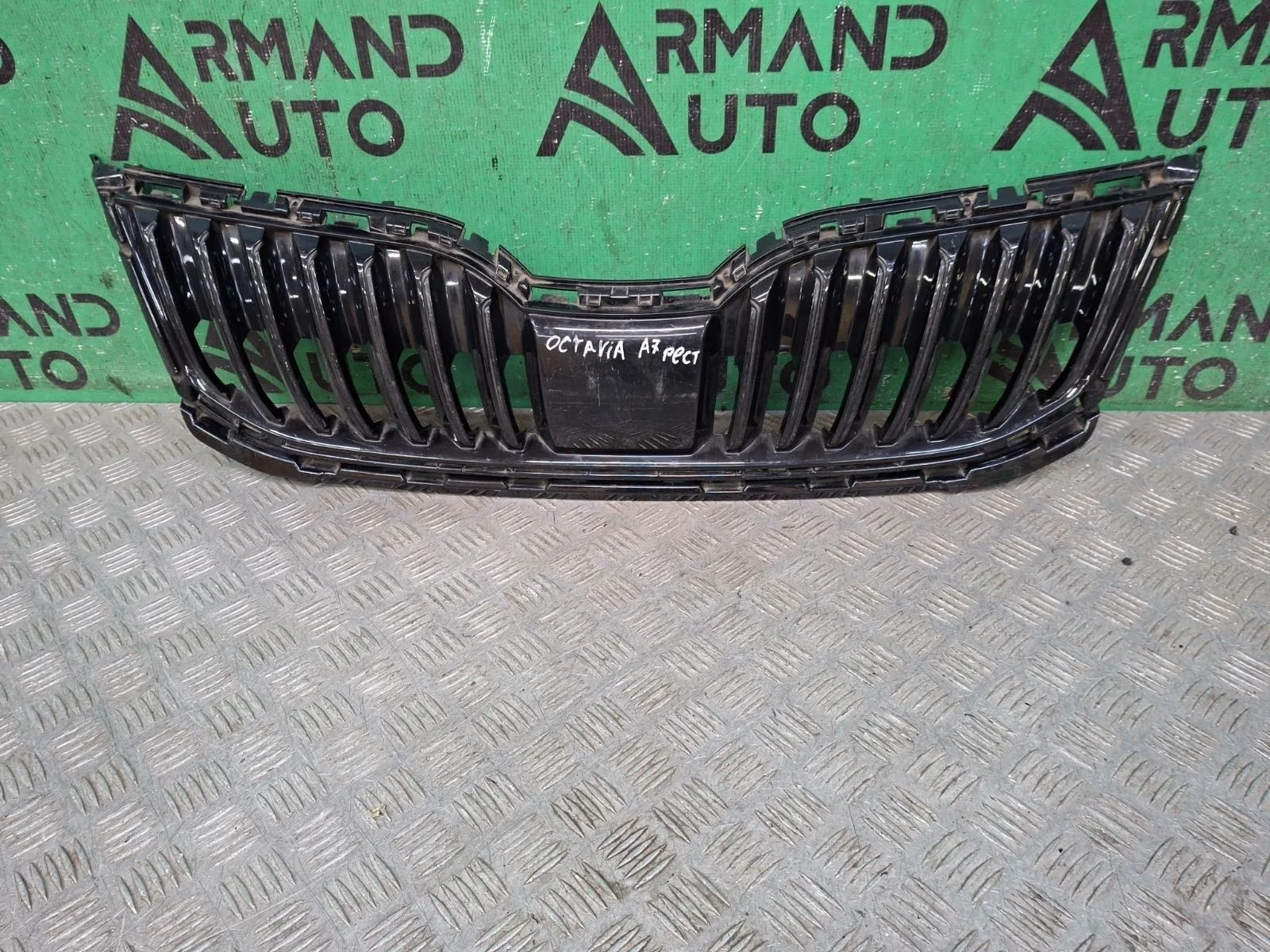 Решетка радиатора Skoda Octavia 2017-2020 5E0853653C041 3 A7 (5E)