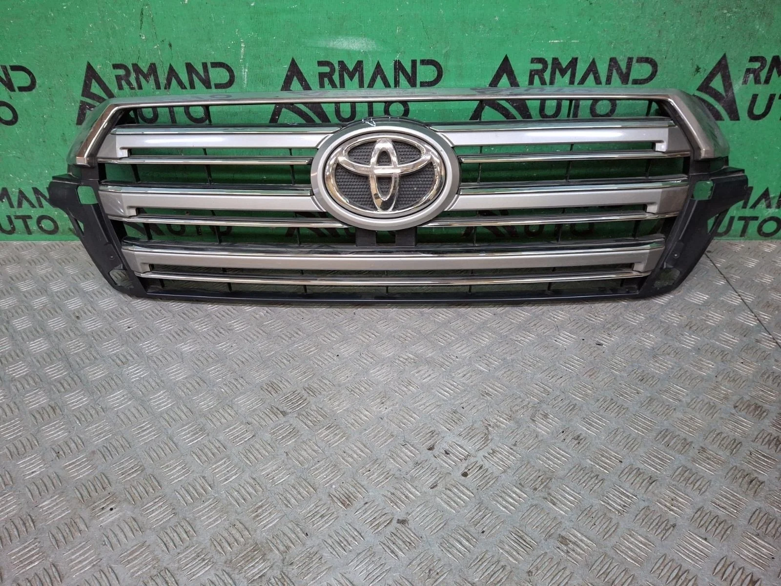 Решетка радиатора Toyota Land Cruiser 2015-2021 5310160939 200