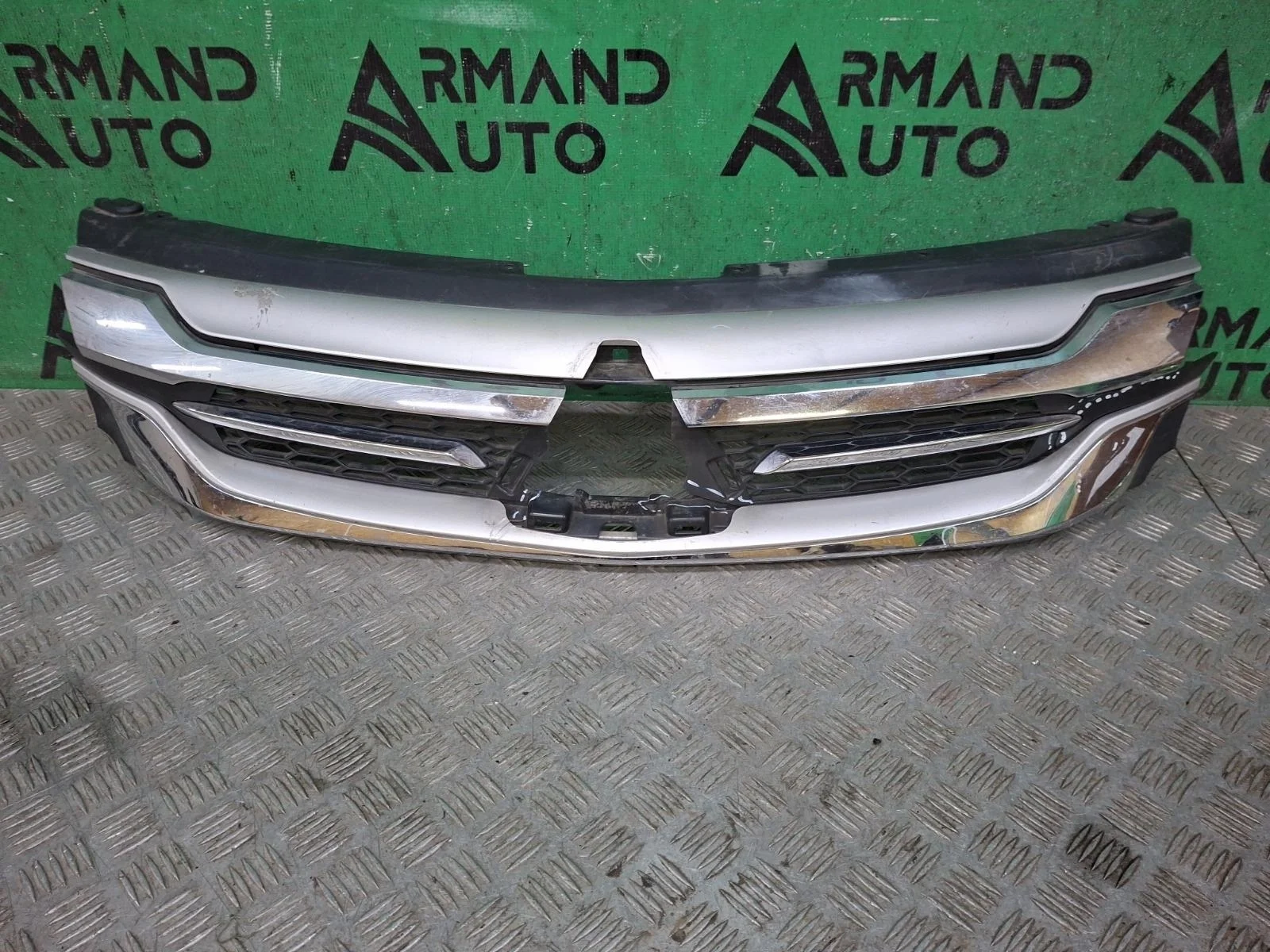 Решетка радиатора Mitsubishi Pajero Sport 2015-2021 7450A960 3