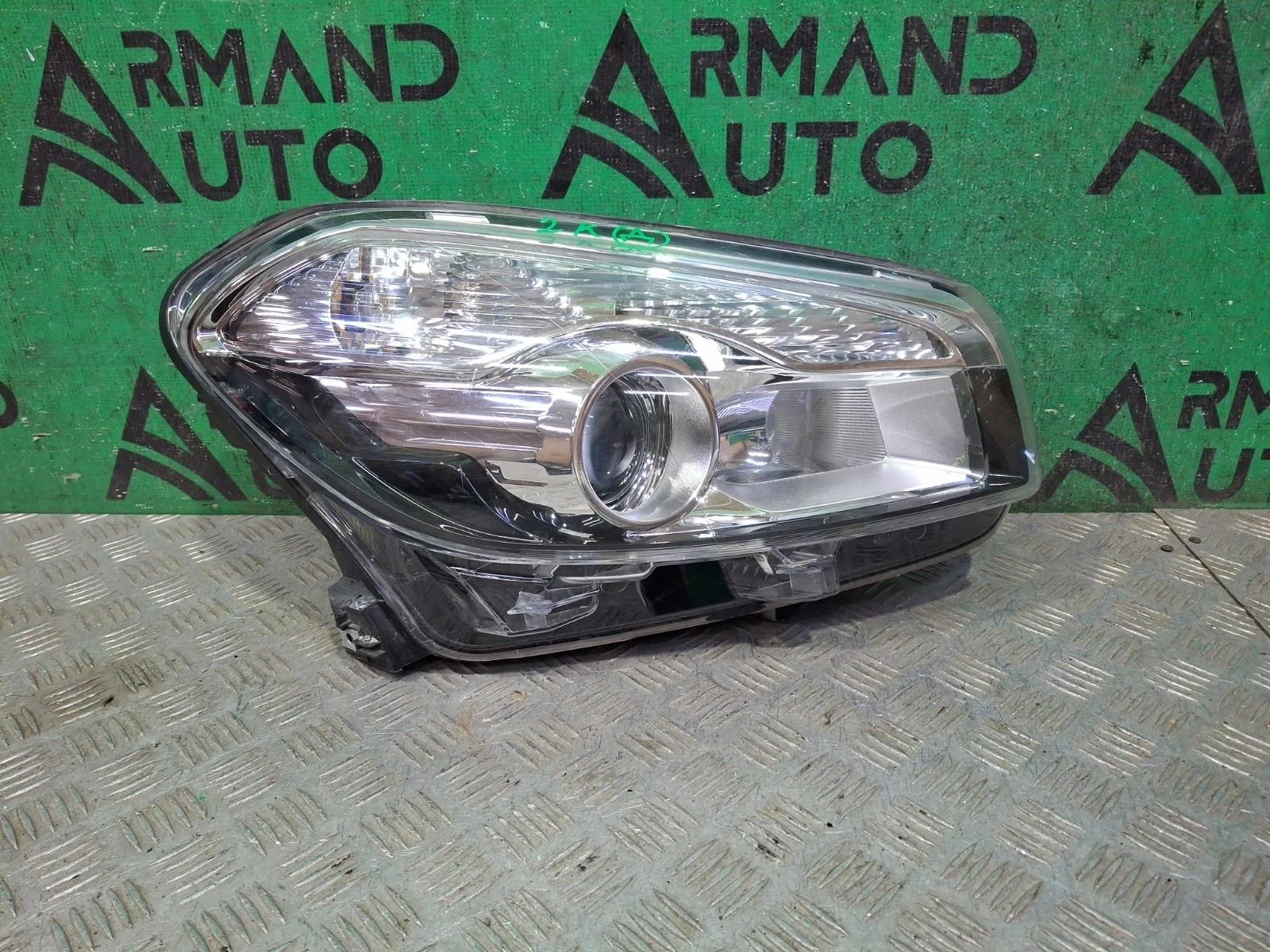 Фара Nissan Qashqai 2010-2013 26010BR00B 1 J10, правая