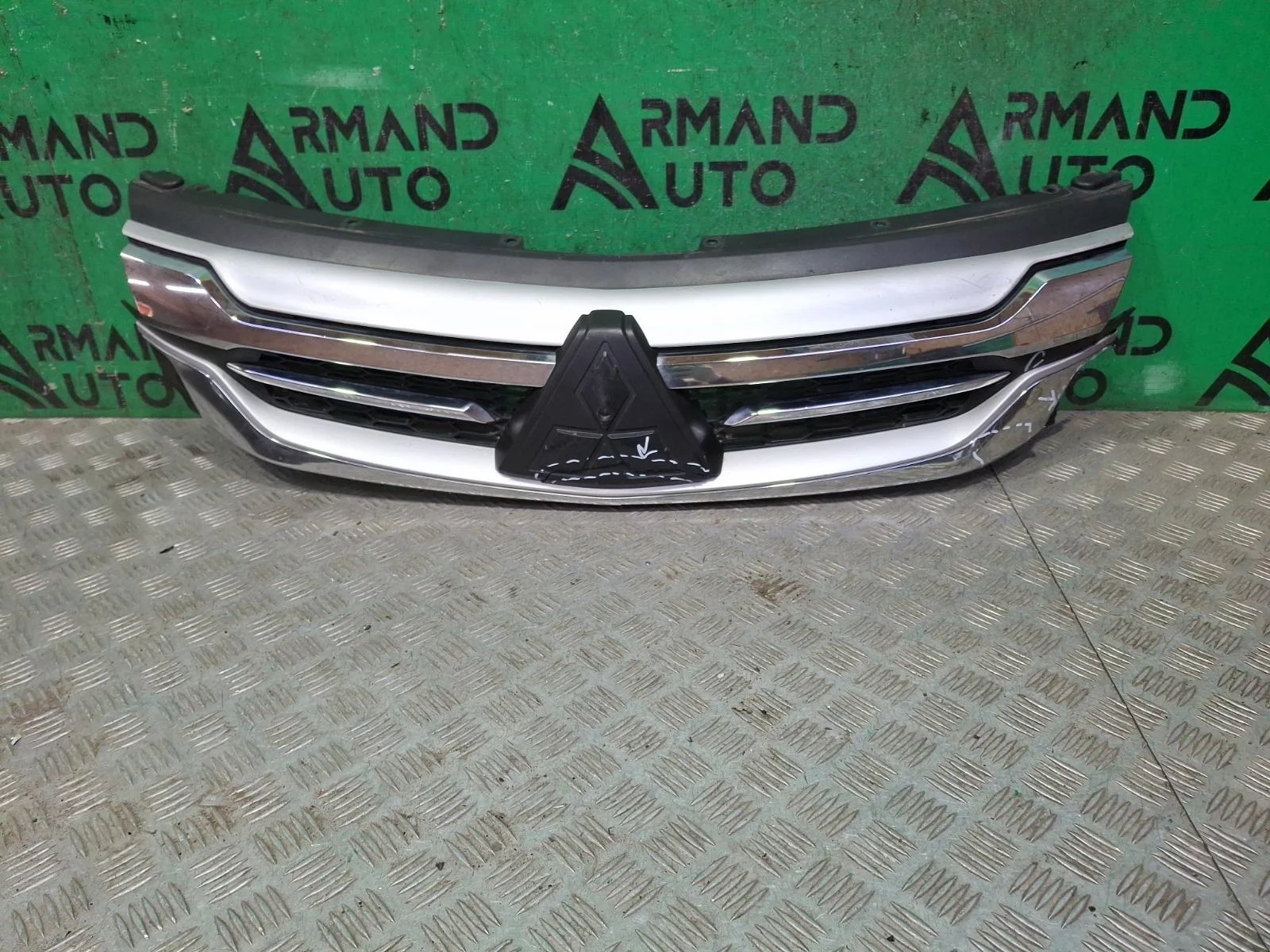 Решетка радиатора Mitsubishi Pajero Sport 2015-2021 7450A960 3