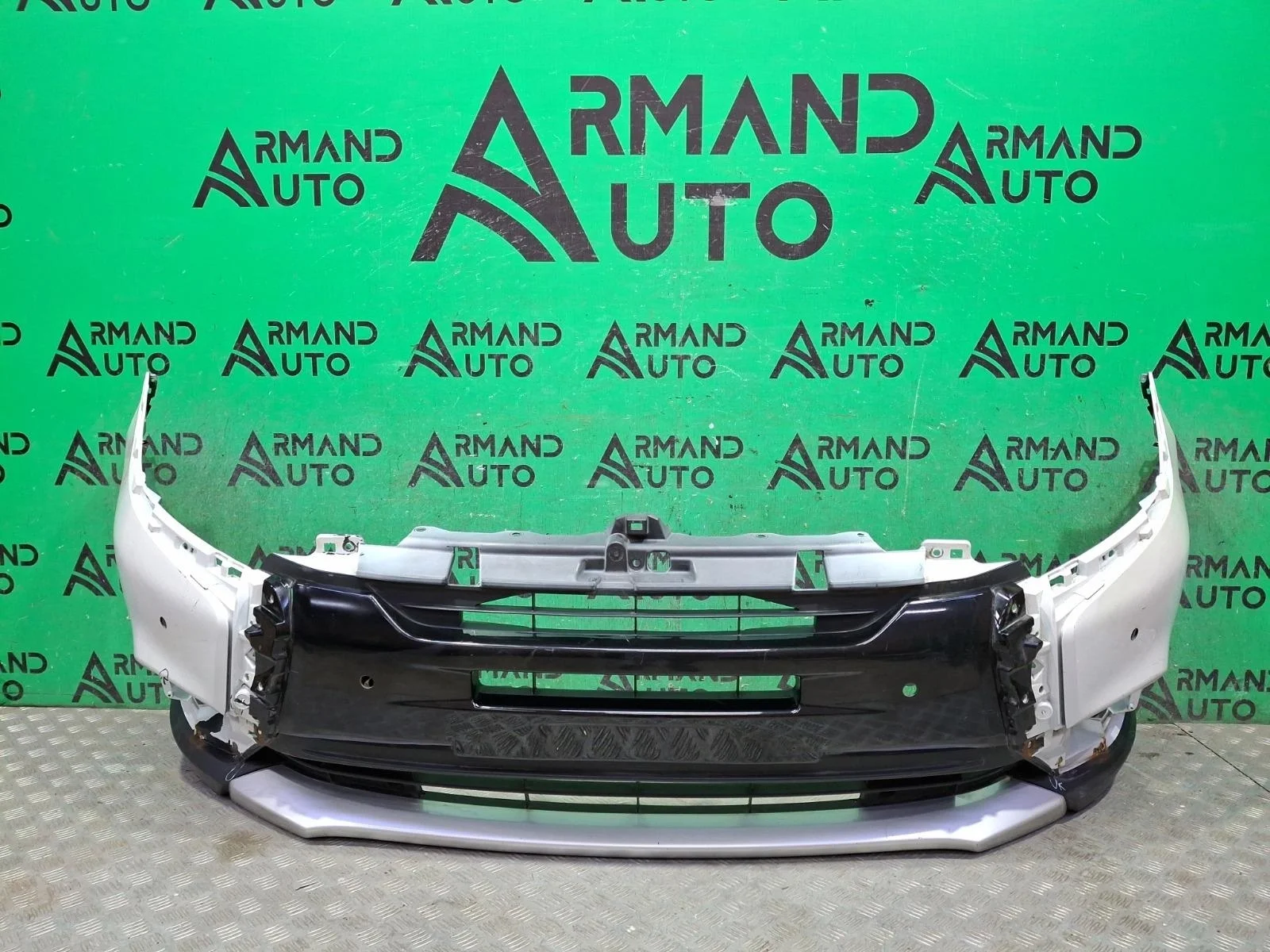 Бампер Mitsubishi Outlander 2015-2018 6400H227 3, передний