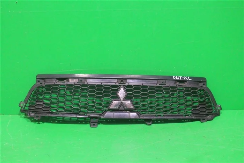 Решетка радиатора MITSUBISHI OUTLANDER 2009-2013 6402A198 2 XL
