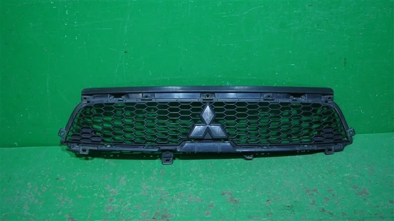 Решетка радиатора MITSUBISHI OUTLANDER 2009-2013 6402A198 2 XL