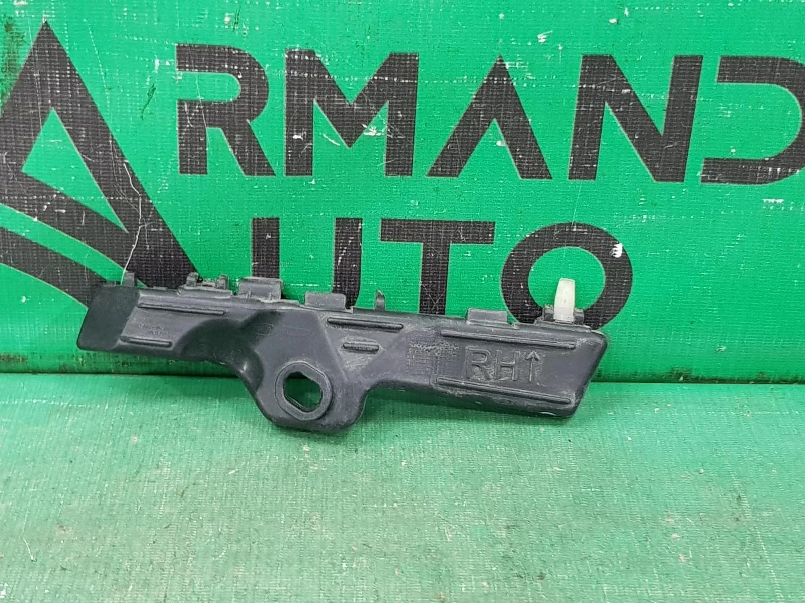 Кронштейн бампера KIA SORENTO 2012-2019 865142P500 2 XM, передний правый