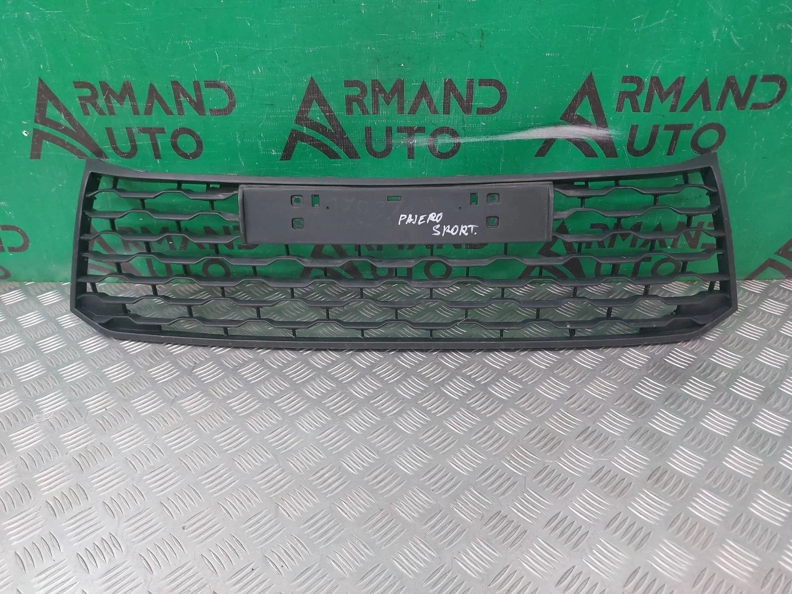 Решетка бампера Mitsubishi Pajero Sport 2015-2021 6402A373 3, передняя