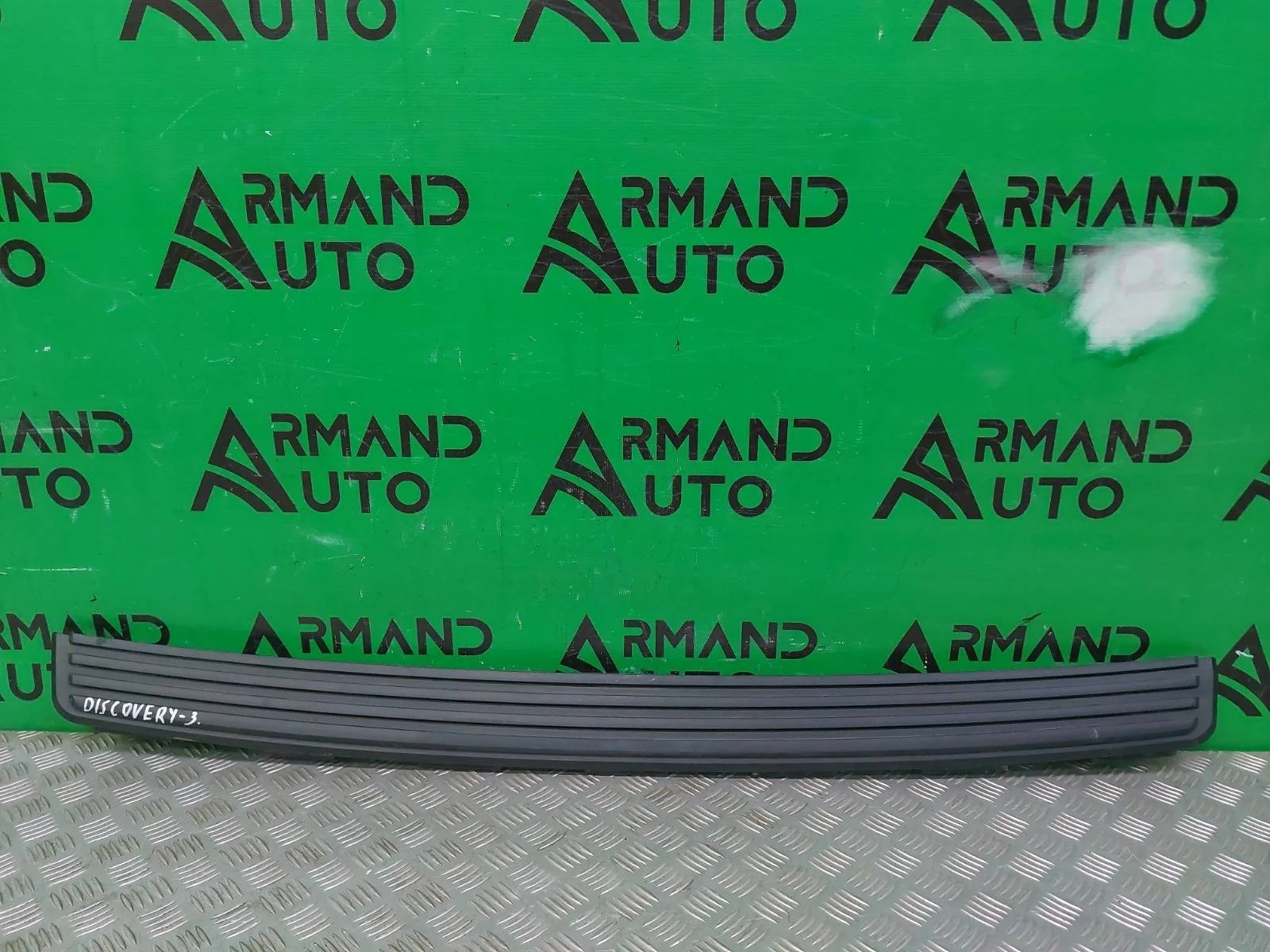 Накладка бампера верхняя Land Rover Discovery 2004-2009 DOE000011PCL 3, задняя