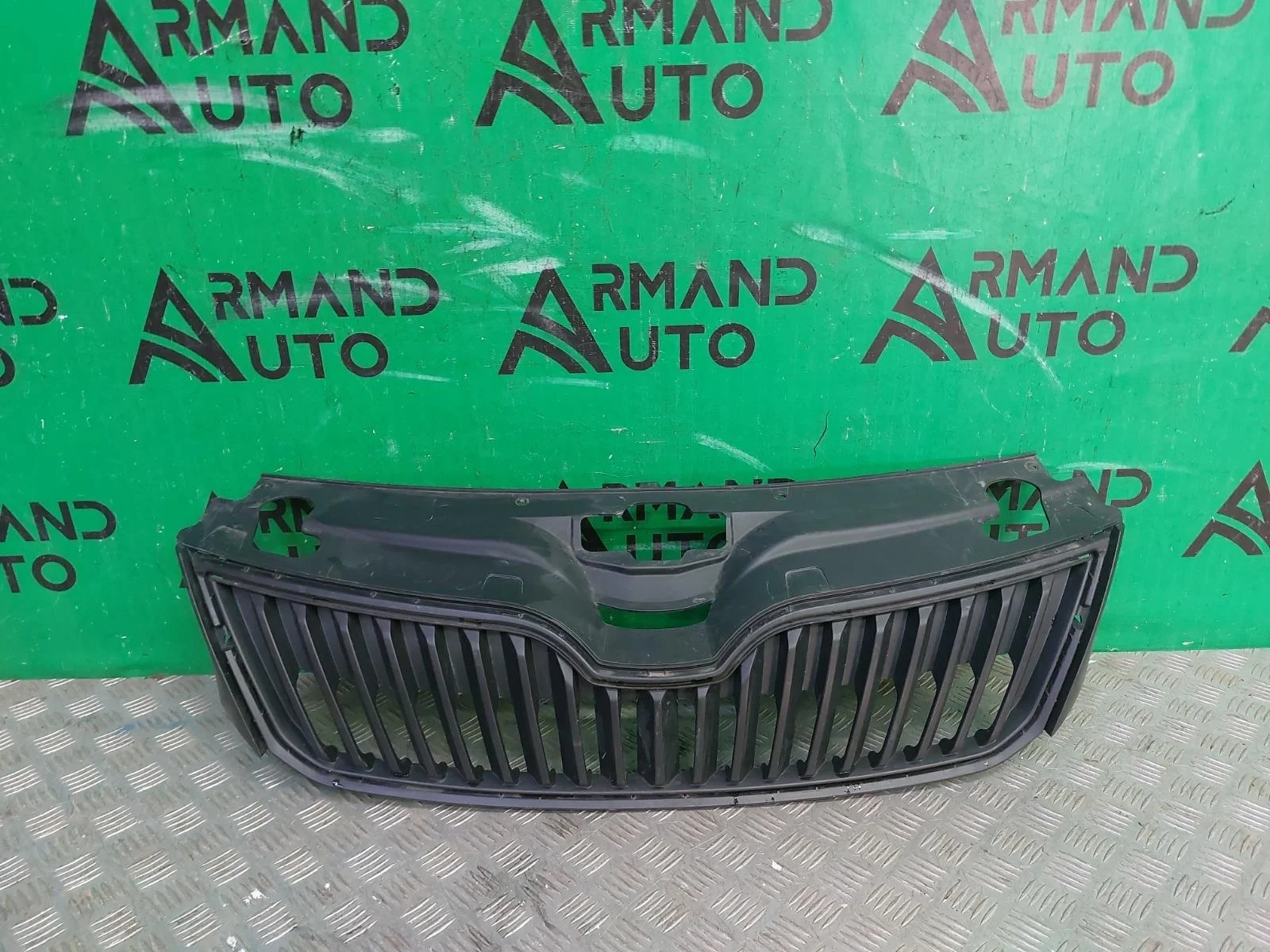 Решетка радиатора Skoda Rapid 2014-2020 5JA8536689B9 1