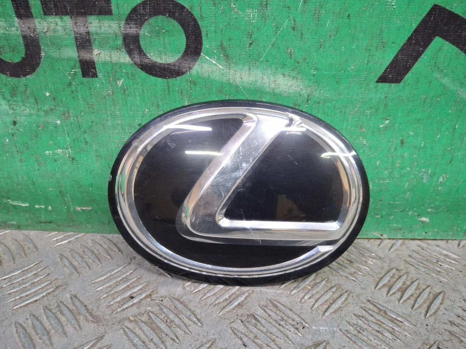Эмблема Lexus LS 2006-2017 9097502117 4, передняя