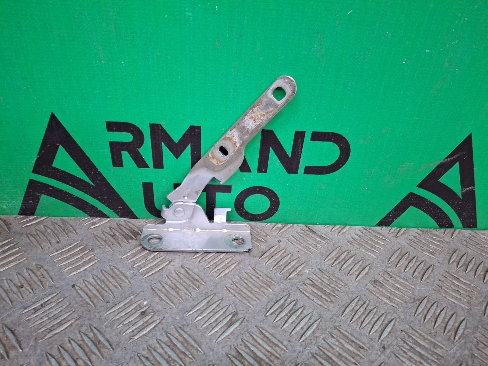 Петля капота Renault Logan 2004-2015 6001546875 1, левая
