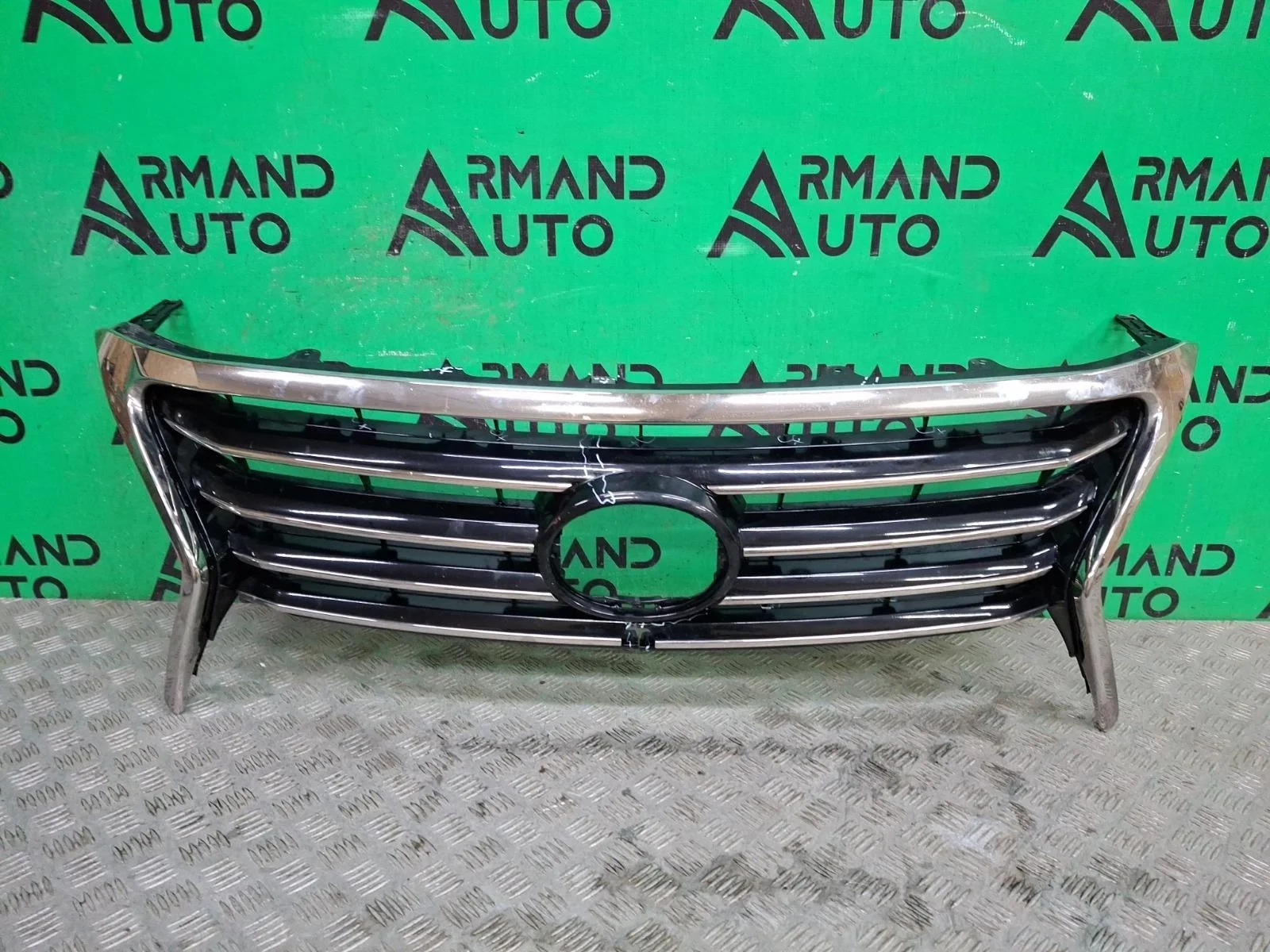 Решетка радиатора Lexus LX 2012-2015 5310160920 3 URJ200