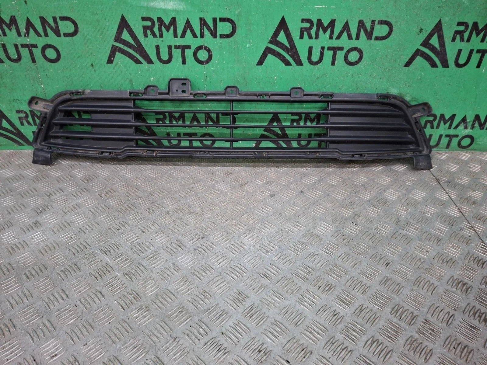 Решетка бампера нижняя Mitsubishi Outlander 2012-2015 6402A233 3, передняя