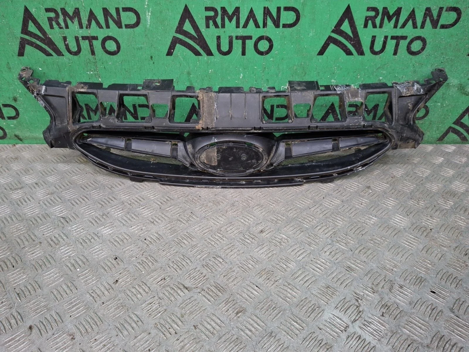 Решетка радиатора Hyundai Solaris 2010-2014 863511R000 1