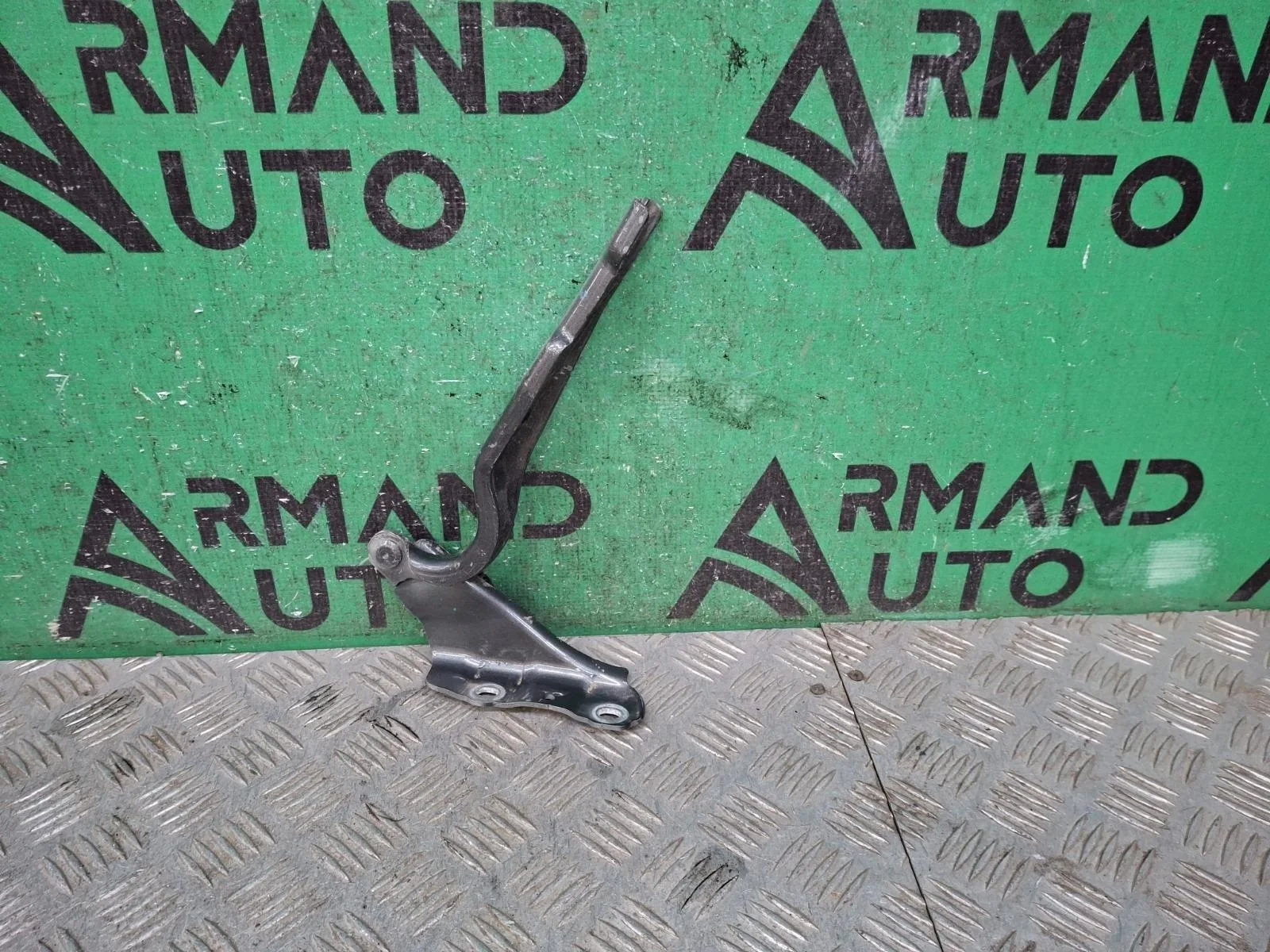 Петля капота Skoda Rapid 2020-2023 60U823301 2, левая
