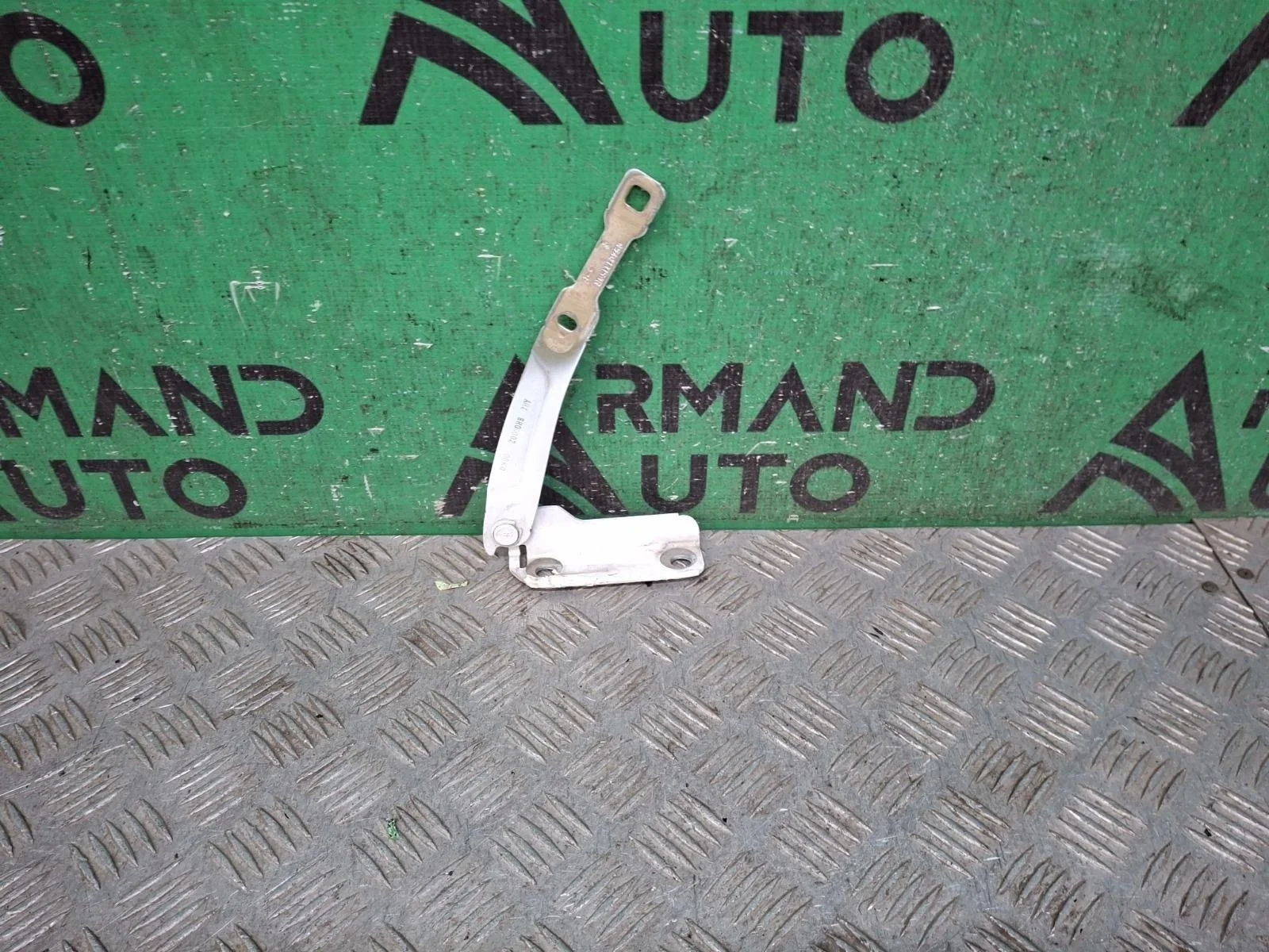 Петля капота Renault Logan 2012-2022 654013159R 2, левая
