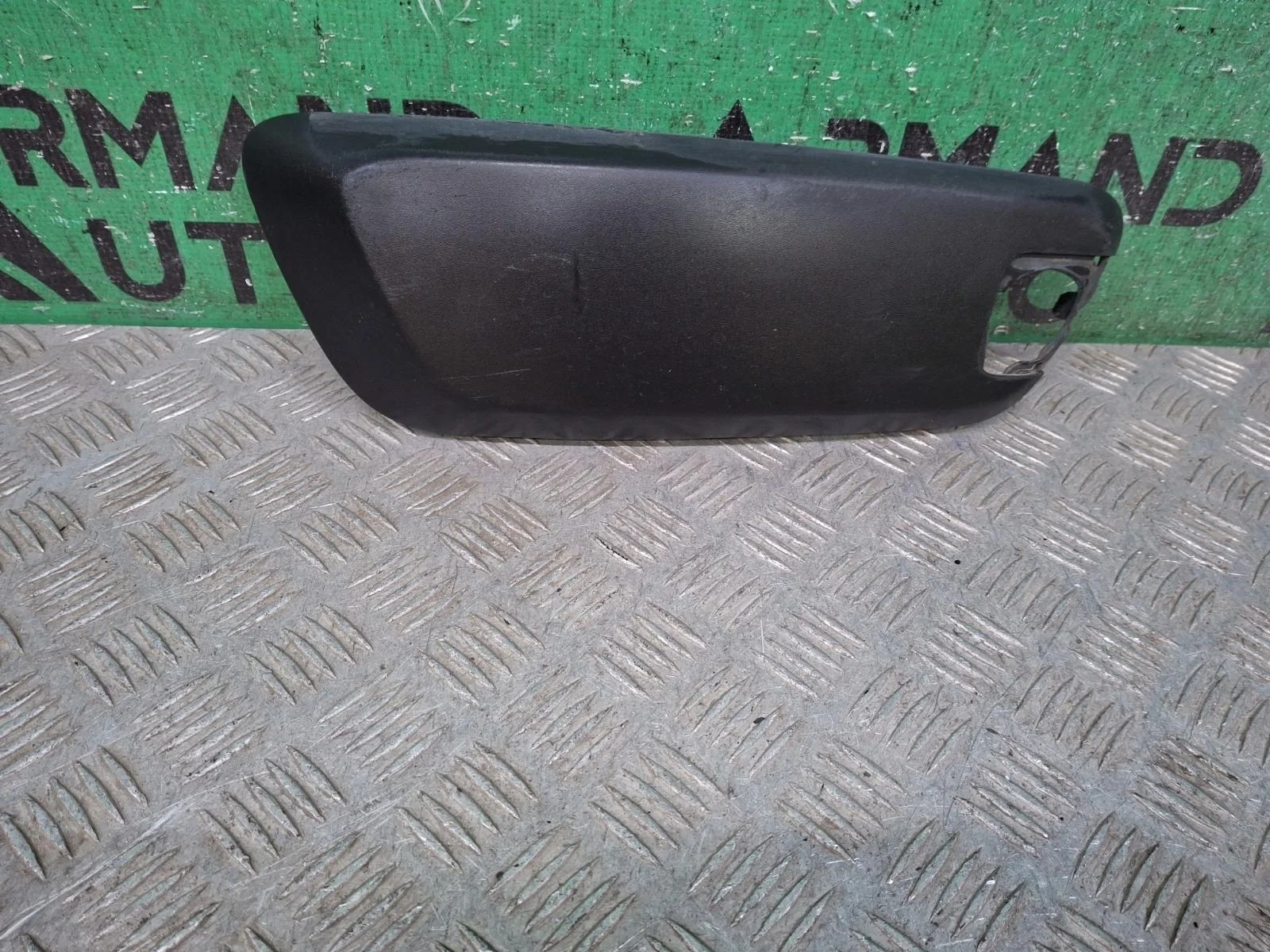 Накладка бампера Renault Sandero 2013-2022 620757336R 2, передняя правая