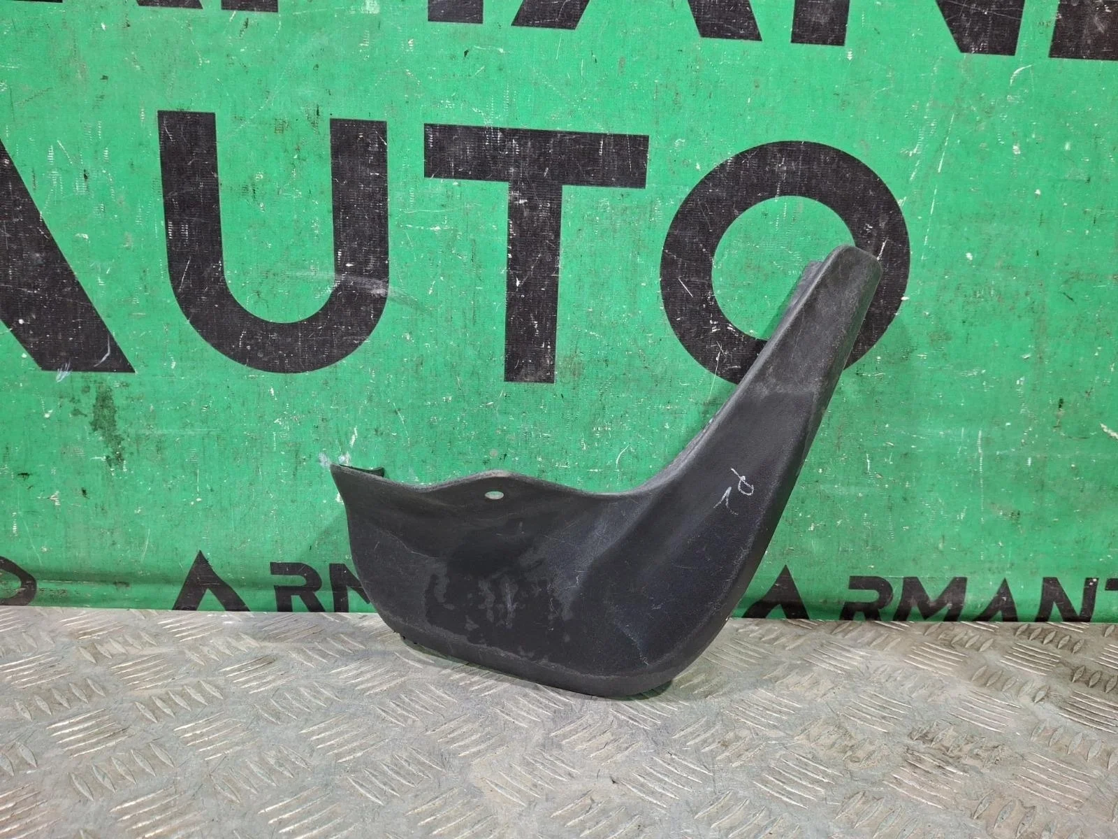 Брызговик Nissan Qashqai 2013-2022 78810BM90B 2 J11, задний правый