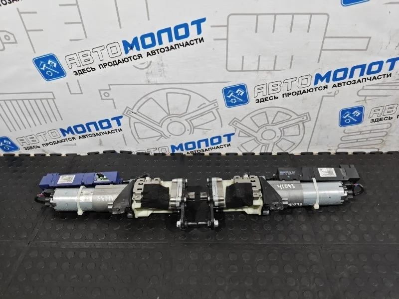 Моторчик подъёма крышки багажника Audi Q5 2011 8R0827852B 8RB CDNC
