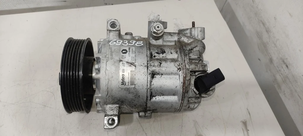Компрессор кондиционера 699357  2.0 TDI Volkswagen