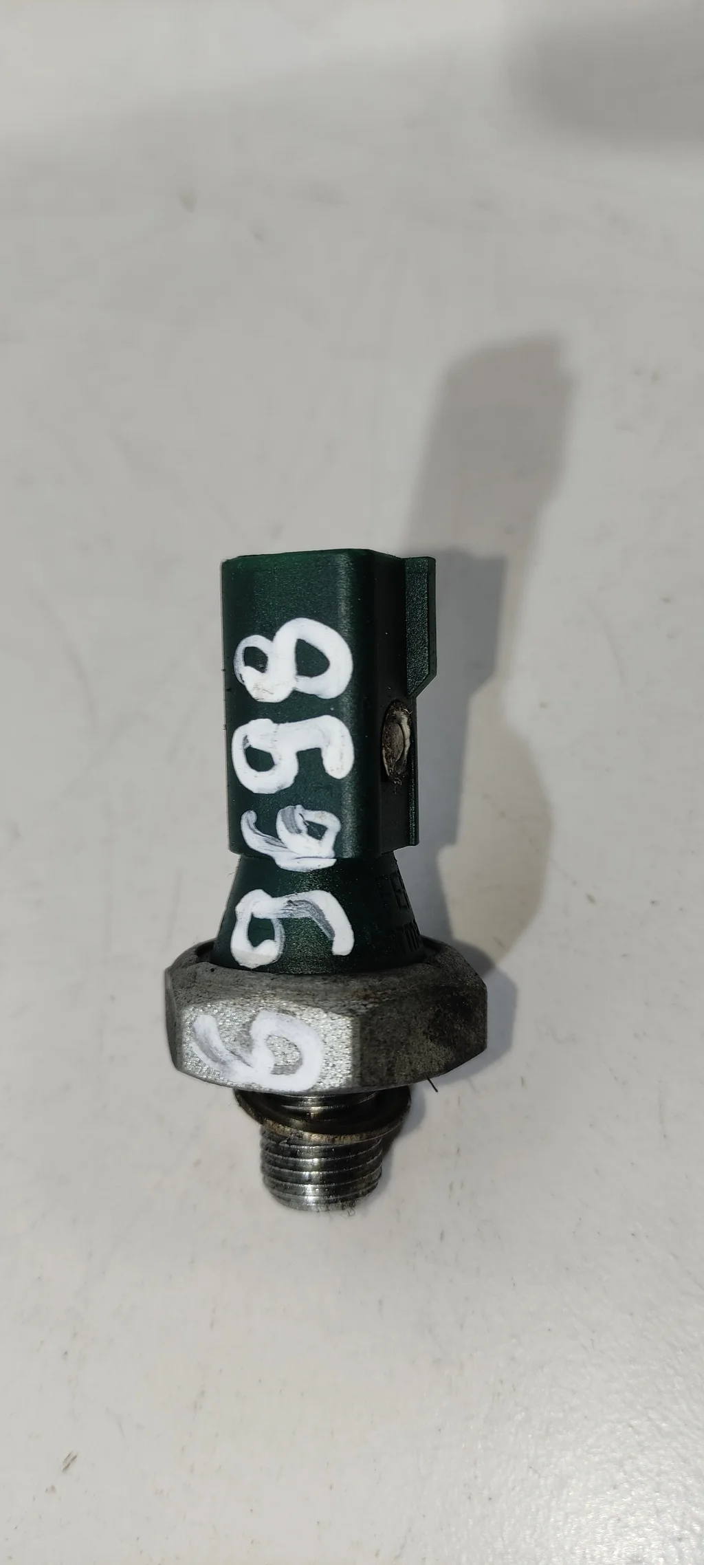Датчик давления масла 038919081C  2.0 TFSI Audi