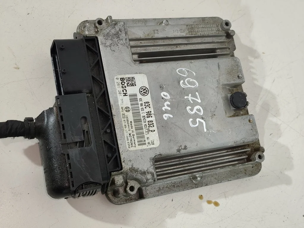 Блок управления двигателем 03C906032P  1.4 TSI Vo