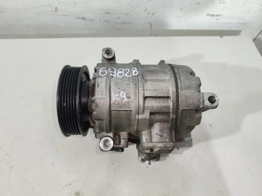 Компрессор кондиционера 1K0820859S  2.0 TDI Volks