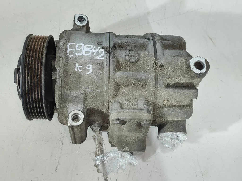 Компрессор кондиционера 1K0820859F  2.0 TDI Volks