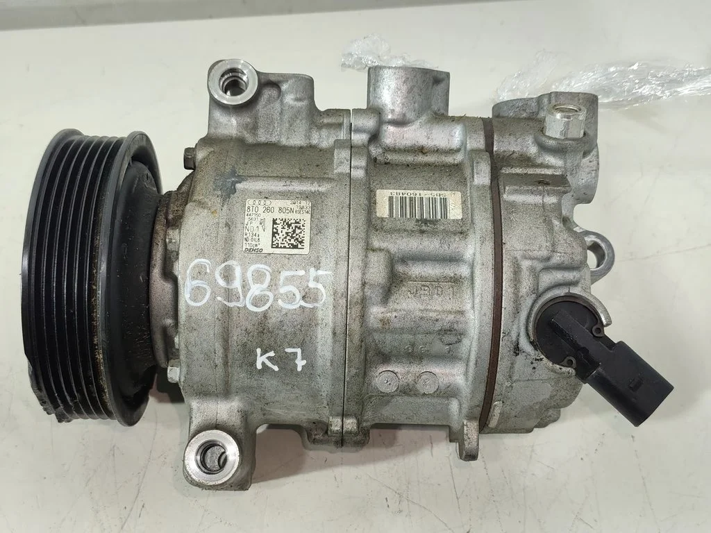 Компрессор кондиционера 8T0260805E  2.0 Бензин Au