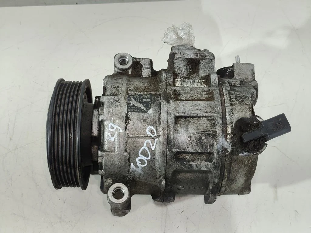 Компрессор кондиционера 1K0820859S  2.0 TDI Volks